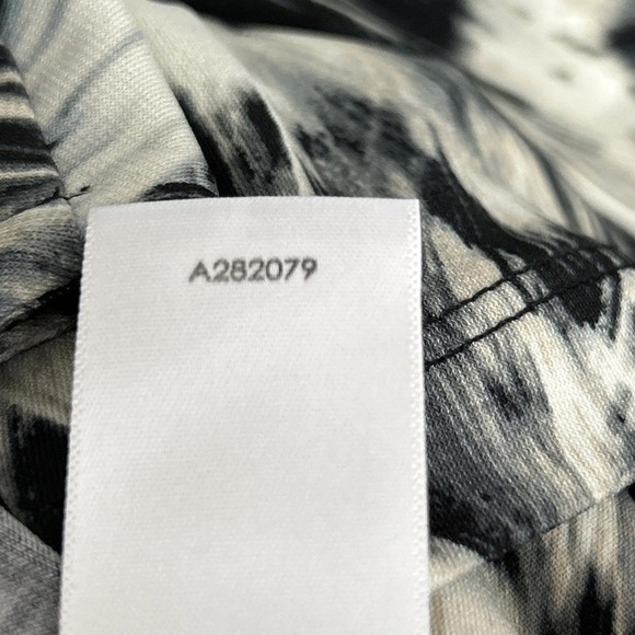 Susan Graver Liquid Knit Black White Abstract Jewel Neck Tunic Top 2X A282079 - Picture 8 of 8